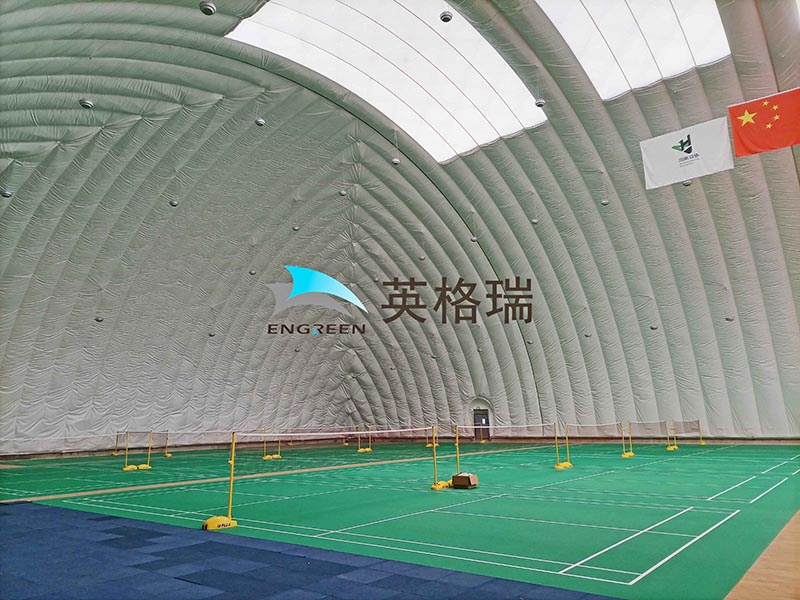 在建筑中广泛使用的膜材料有什么特性？